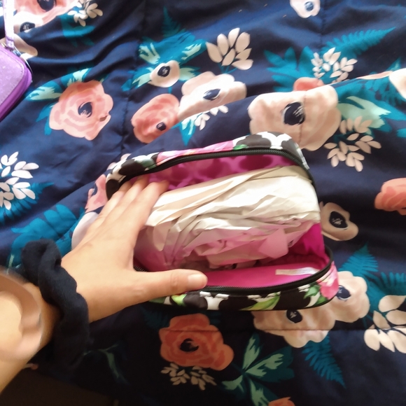 Nwot makeup bag - Picture 2 of 3